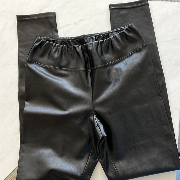 Wilfred FREE Diara Vegan Leggings Medium - Picture 4 of 10